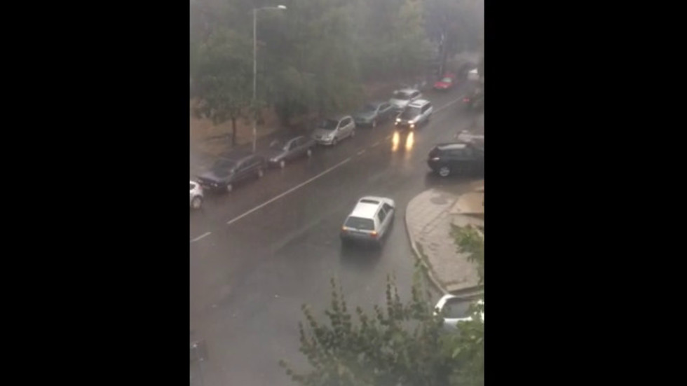 Проливен дъжд в Бургас