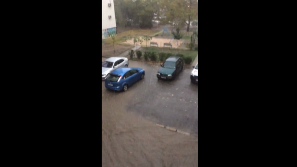 Силен дъжд, придружен с градушка - Варна