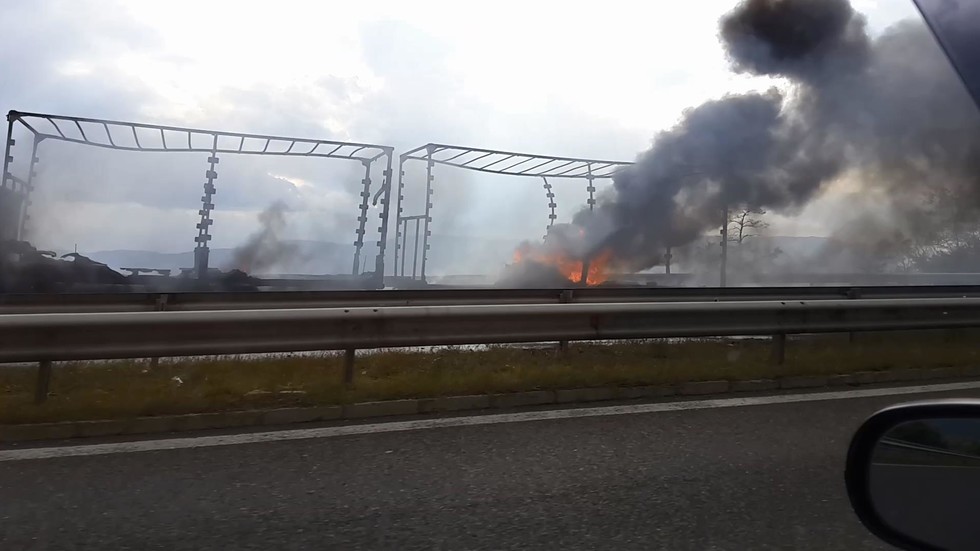 Тир горя на магистрала "Тракия" в посока Пловдив на 38-и километър