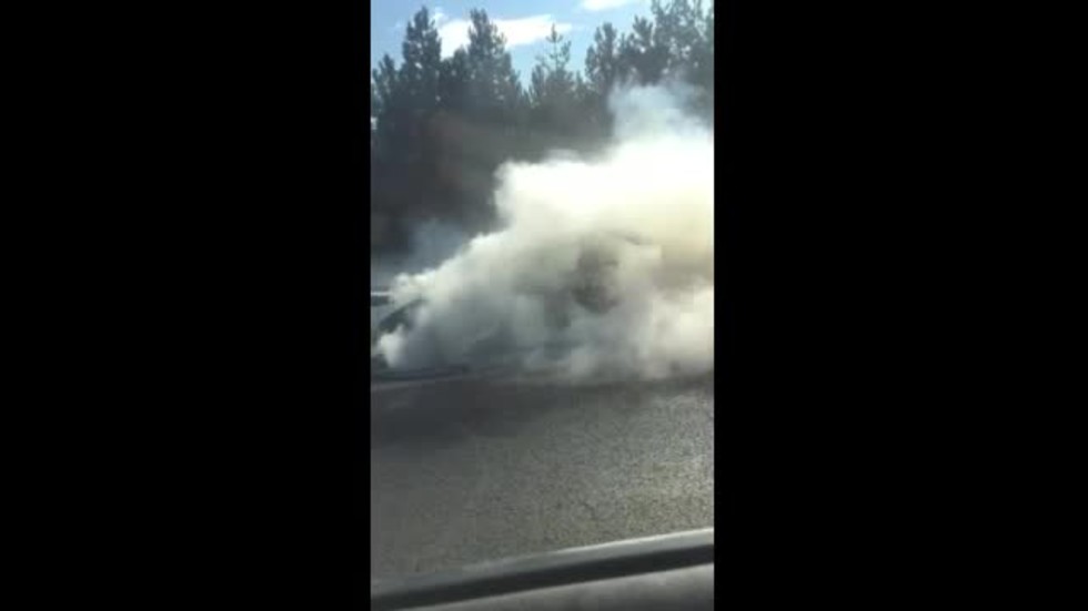 Кола горя на автомагистрала "Тракия"