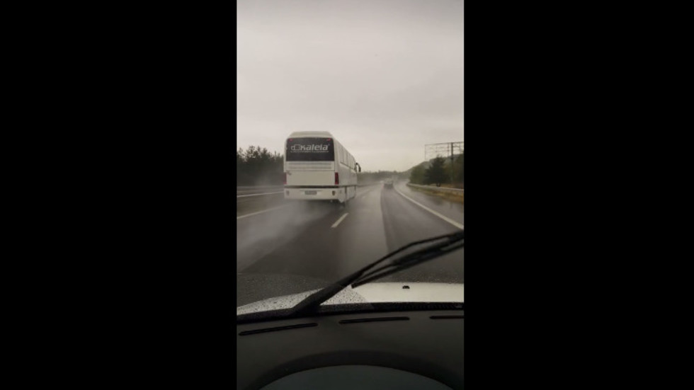 Автобус кара с превишена скорост