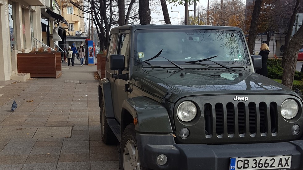 Паркиране на тротоара