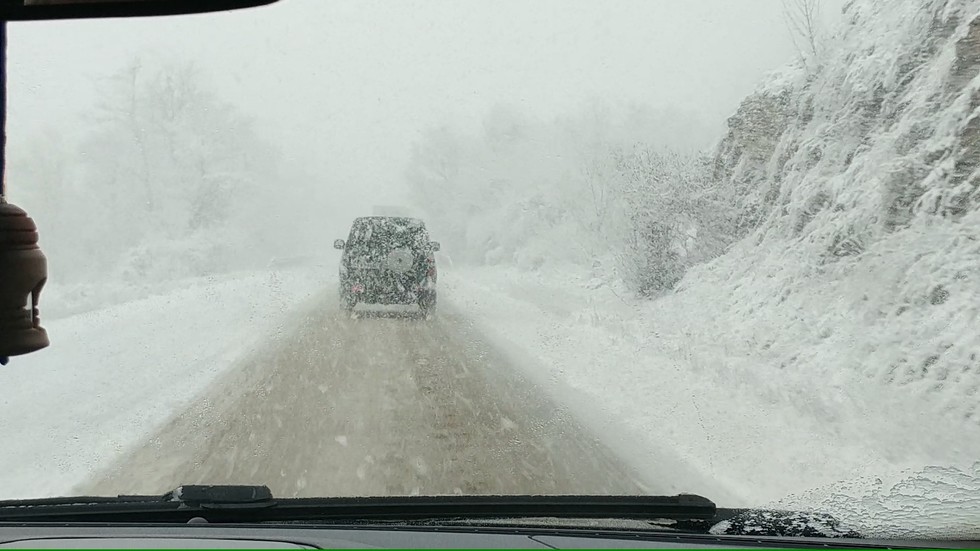 Пътят за Варна в Ловешкия регион - в сняг