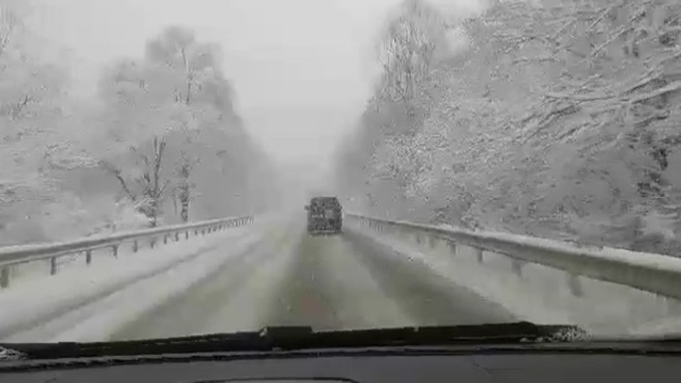 Силен снеговалеж по пътя за Варна в Ловешкия регион