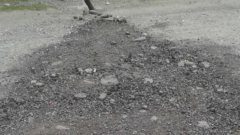 Запълване на дупки в село Малево Хасковско