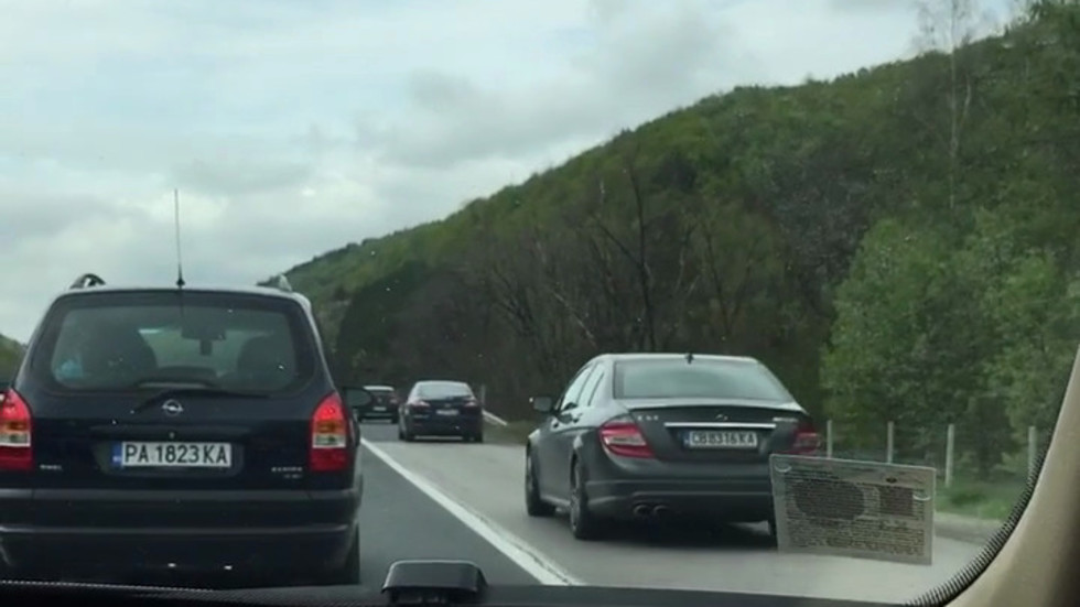 Безобразно каране в аварийна лента на магистрала "Тракия"