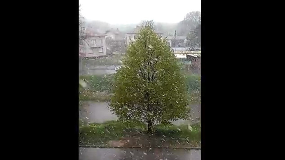 Сняг в град Годеч