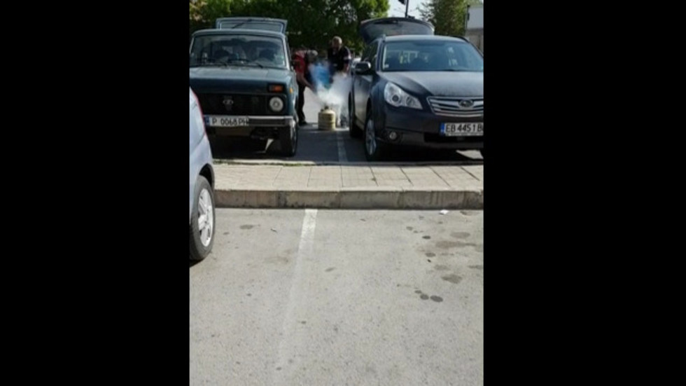 Преливане на течен азот на паркинг