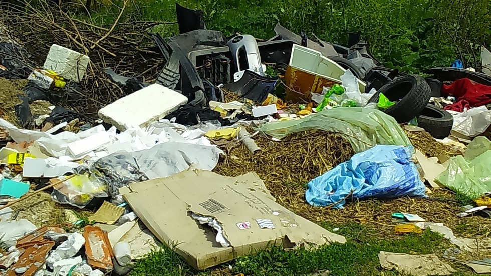 Сметище за битови отпадъци в старото корито на река Съзлийка