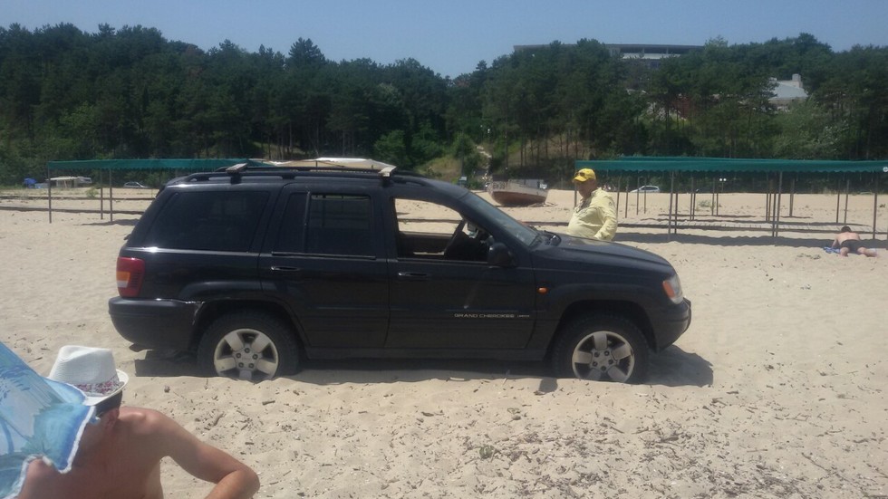 С колата на забранен плаж