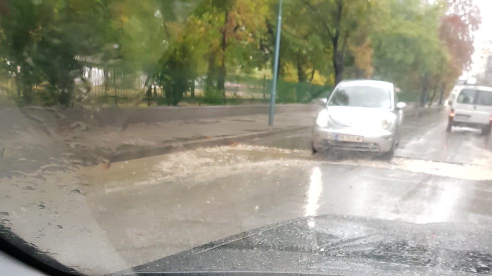 Окоп на входа на община в Пловдив