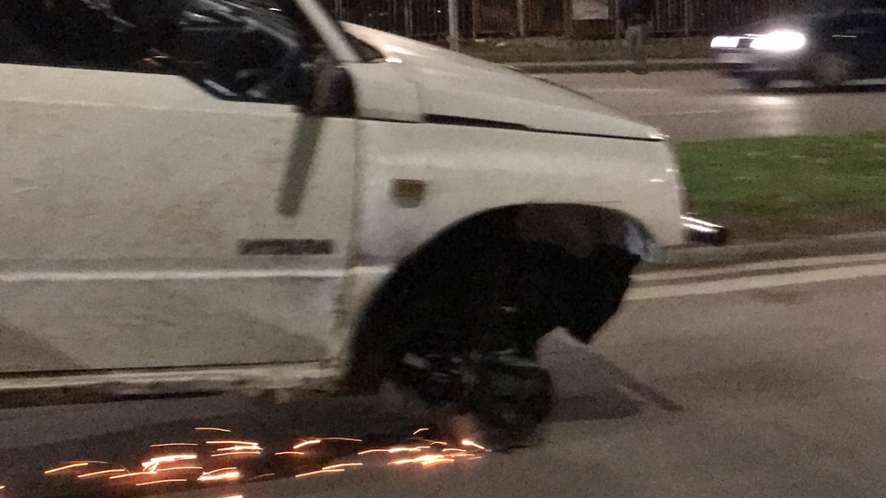 Кола без гума по улиците във Варна