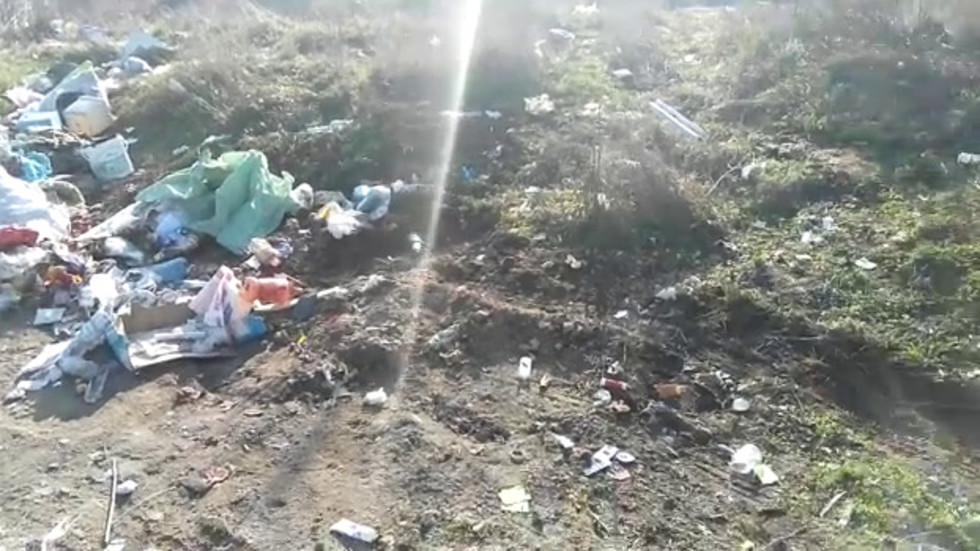 Боклукът в Сливен във вилна зона