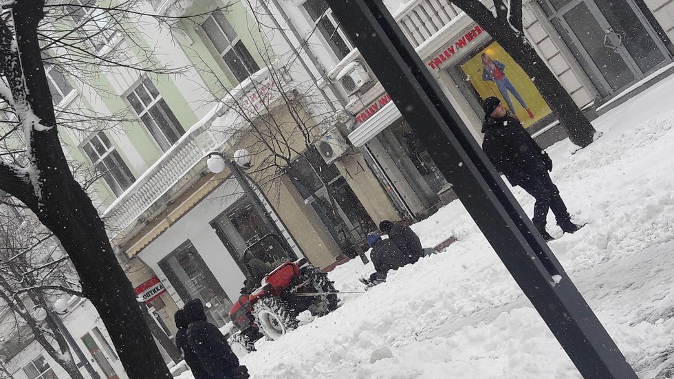 Снегорин по улиците на Бургас