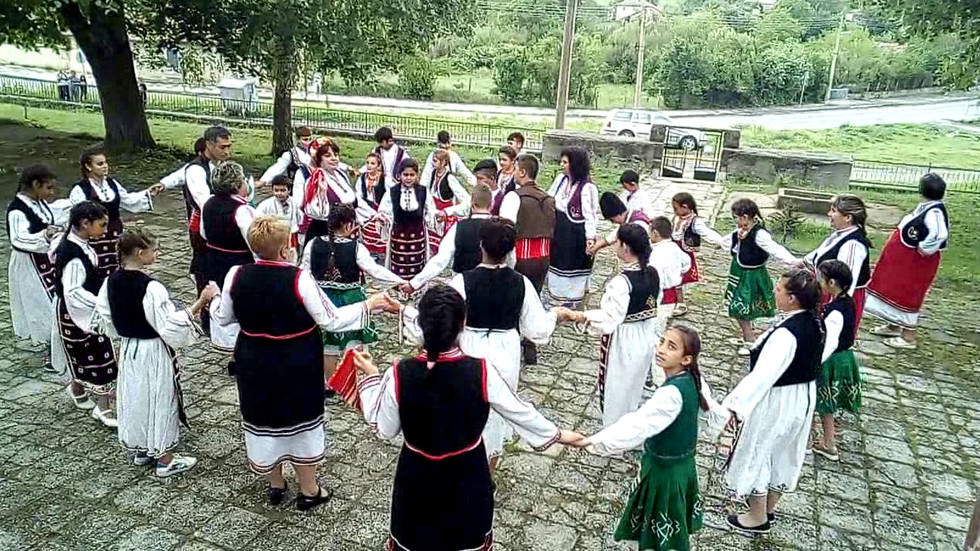 Българско хоро - "Розите на България"