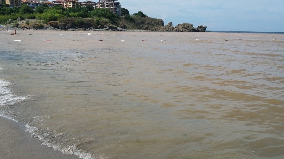 Замърсяване на плажа Нестинарка