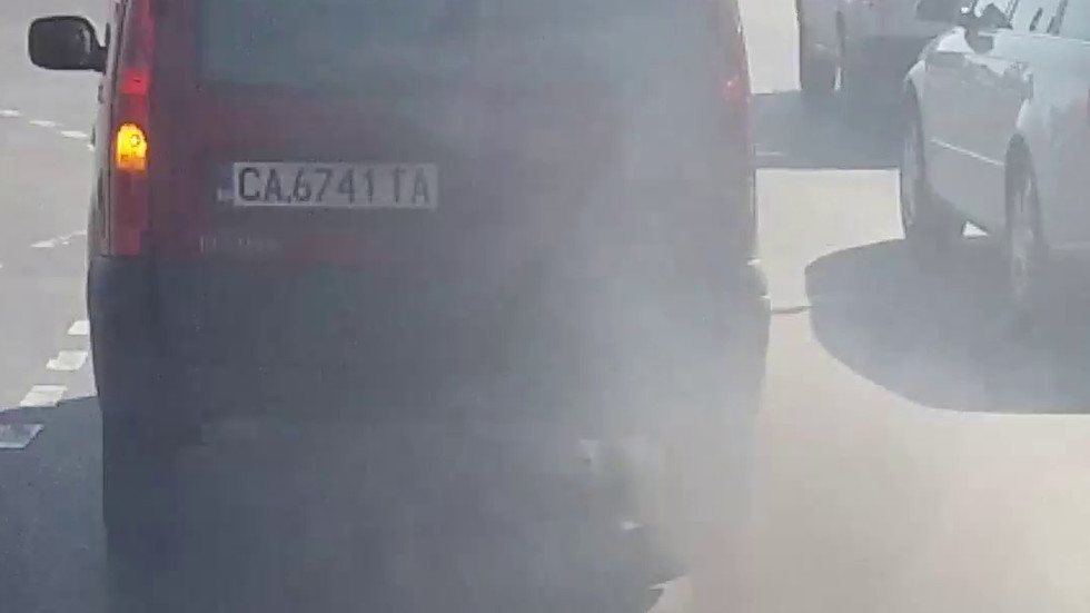 Кола замърсява София