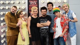 Близо 500 фенове създават песента на финалистите в X Factor