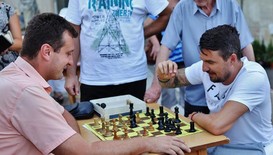 Христо Йовов, кмет и депутати играха шах и канадска борба с хора с увреждания