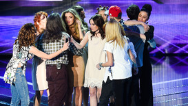 Стотици разплакани фенове изпратиха A.V.A. от сцената на X Factor