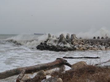 Разруха на плажната ивица във Варна