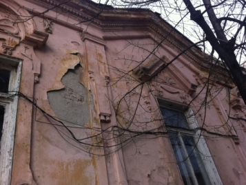 Опасна сграда в центъра на Пловдив